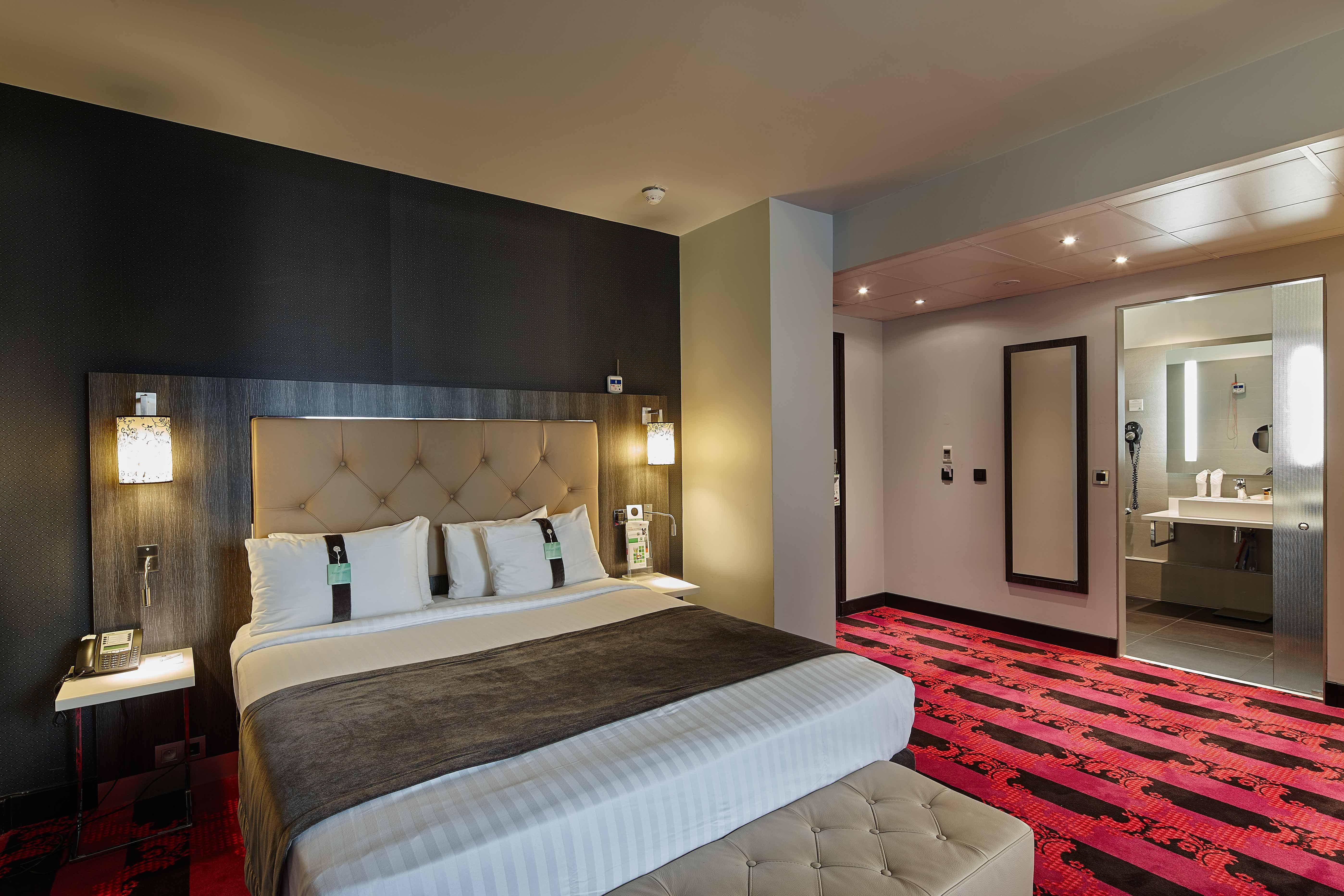 מלון Doubletree By Hilton Paris Bougival מראה חיצוני תמונה