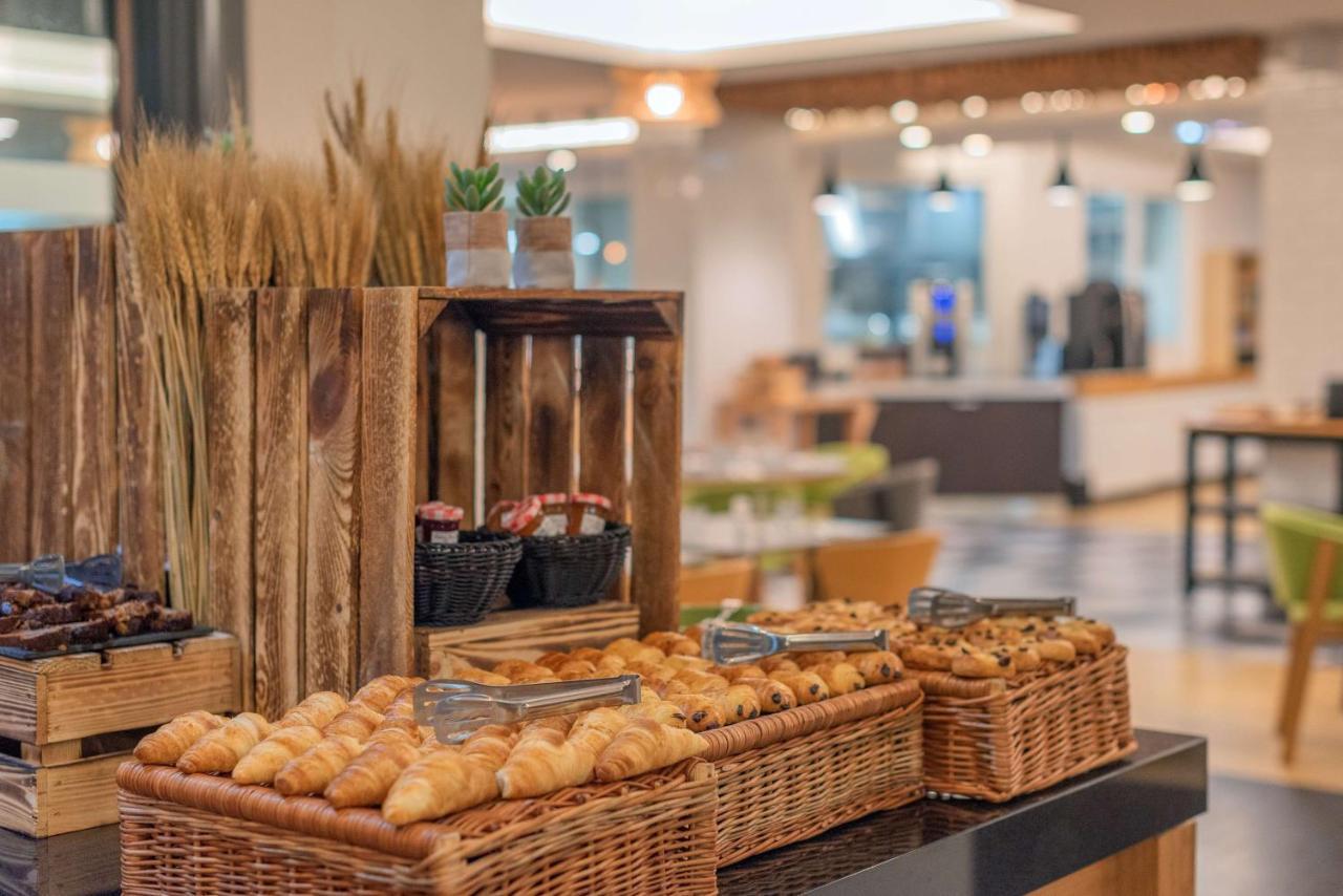 מלון Doubletree By Hilton Paris Bougival מראה חיצוני תמונה