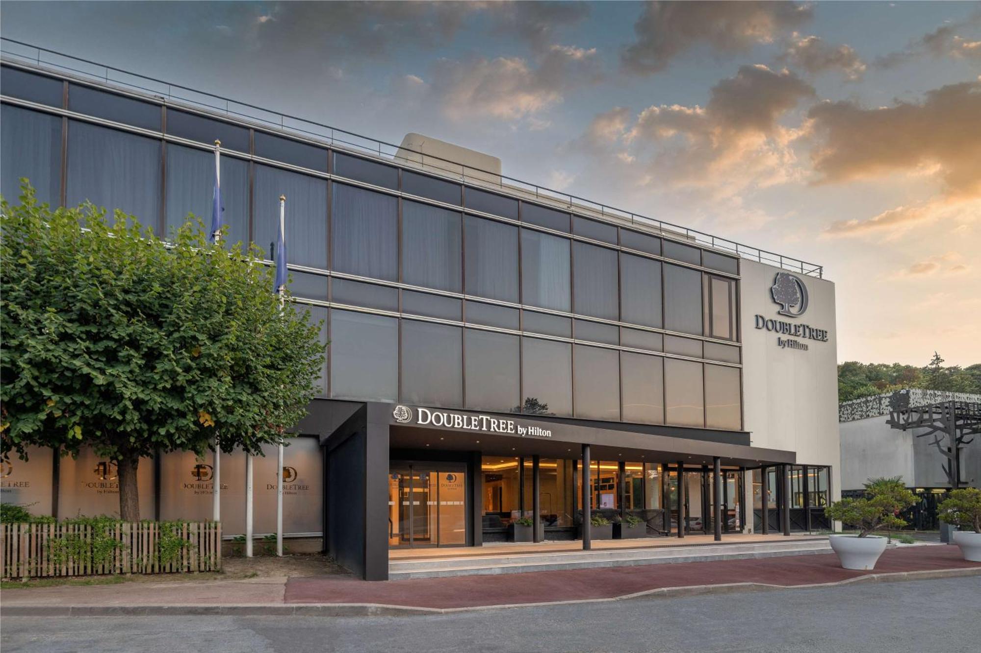 מלון Doubletree By Hilton Paris Bougival מראה חיצוני תמונה
